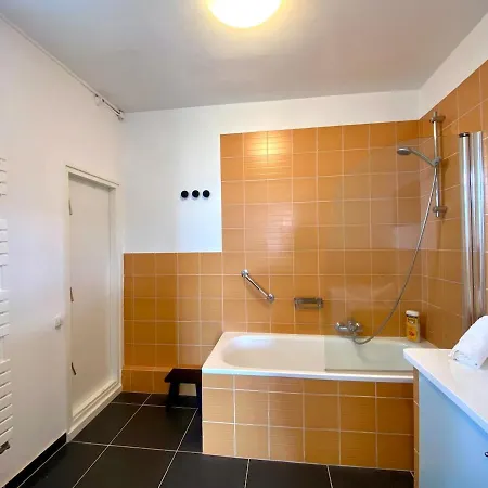 La Smalah, Familiale 6 Chambres- Vue - Jacuzzi - Wifi - Confort